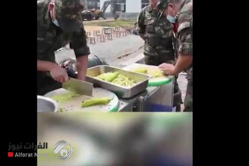 فيديو يرصد مسابقة طبخ مدهشة لجنود يعدون الطعام بوقت قياسي