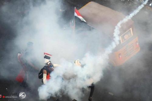 إصابة 8 متظاهرين في بغداد بقنابل مسيل الدموع