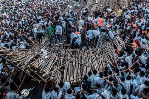 منصة خشبية تبتلع 10 اشخاص خلال احتفال ديني