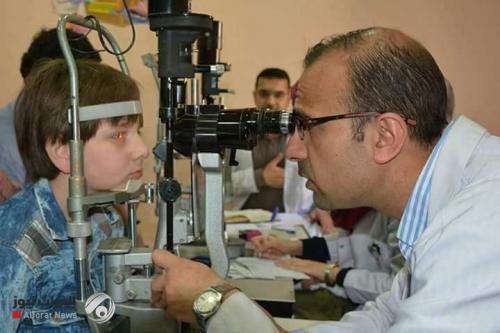 بالصور.. فريق طبي عراقي ينقذ طفلة مصابة بالسرطان كانت مهددة بفقدان بصرها