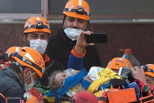 بالفيديو والصور.. إنقاذ فتاة بعد 91 ساعة من زلزال أزمير التركية