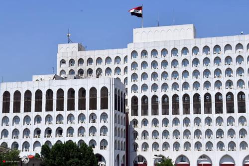 العراق يدين استهداف السفارة الامريكية ويؤكد ملاحقة المتسببين واحالتهم للقضاء