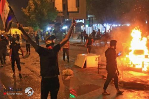 بالفيديو.. عشرات الإصابات في ساحة التحرير وأنباء عن استشهاد متظاهر
