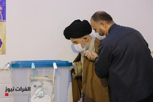 بالصور.. مراجع وعلماء يشاركون في الانتخابات ايرانية