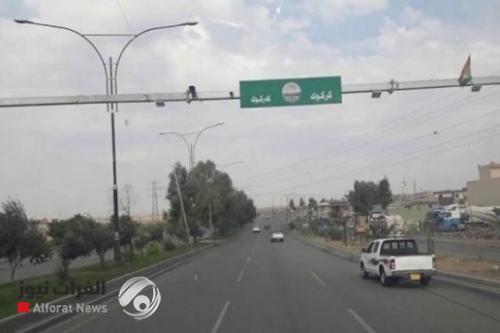 العشرات من سائقي الشاحنات يغلقون طريق الموصل ـ اربيل