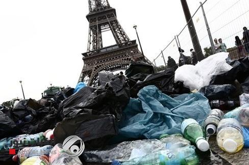بالفيديو.. النفايات تتكدس في باريس والفئران تجوب شوارعها !