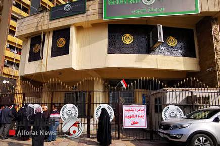 البيت أكثر أمانا".. العراقيون يفقدون الثقة في المصارف المحلية