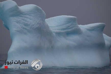 جبل جليدي ضخم يقترب من الاصطدام بجزيرة