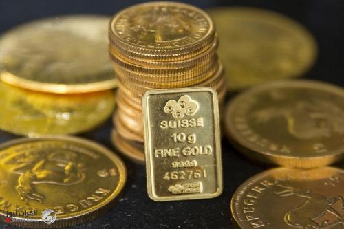 الذهب يهبط بفعل صعود الدولار والأنظار على اجتماعات بنوك مركزية