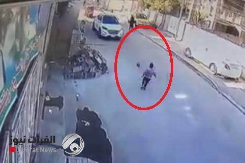 بالفيديو.. سائق سيارة يدعس طفلاً عمداً بطريقة وحشية