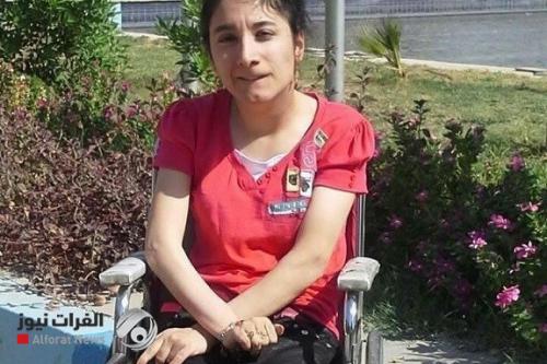 بالصور.. شابة عراقية تنثر الابداع باصابع قدمها رغم الشلل الدماغي