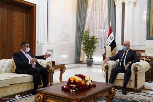 صالح يؤكد ضرورة تعزيز الوضع المالي للبلد والحفاظ على استقلالية البنك المركزي