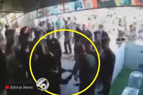 بالفيديو.. لحظة إعتداء ضابط الشرطة على المرأة في الجادرية