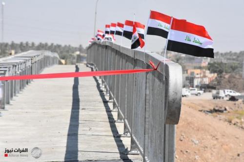بالصور.. افتتاح جسر في الانبار يمر عبر الخط الدولي السريع