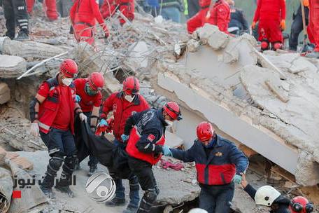 ارتفاع ضحايا زلزال أزمير التركية الى 81 قتيلاً والبحث مستمر