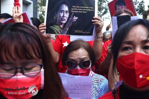 قطع الانترنت في ميانمار بعد نزول الآلاف للشوراع احتجاجا على الانقلاب