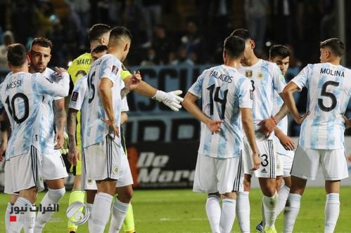 الأرجنتين تهزم أوروغواي وتضع قدما في مونديال قطر