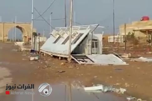 بالفيديو.. إضرار بمنفذ الشيب بسبب رياح عاصفة