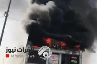 بالفيديو.. حريق كبير يلتهم مطعماً في بغداد