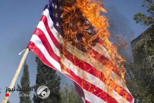 ترامب يطالب بالسجن لمدة عام لمن يحرق العلم الأمريكي