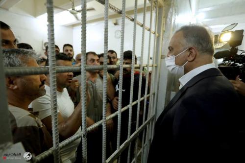 الكاظمي يزور سجن مطار المثنى للتأكد بنفسه من عدم وجود سجناء من المتظاهرين