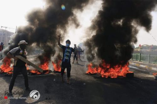المتظاهرون يغلقون جسراً ثانياً في الناصرية