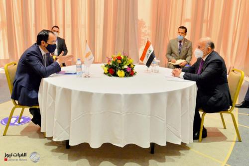 وزير الخارجية يدعو نظيره القبرصي لزيارة العراق في حزيران وفتح سفارة ببغداد