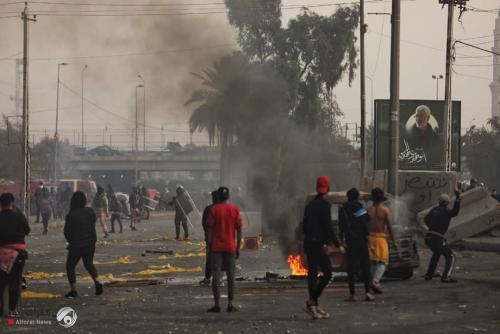 بالصور.. مواجهات بين المحتجين وقوات مكافحة الشغب قرب طريق محمد القاسم السريع