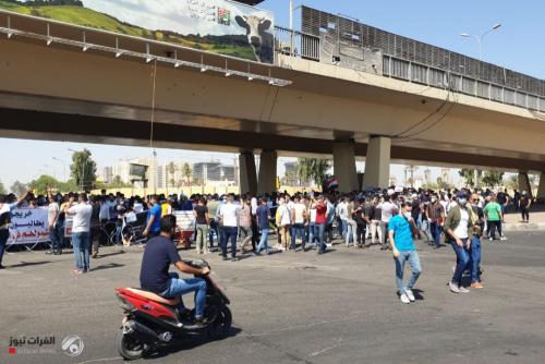 بالصور.. خريجو كليات الإعلام يتظاهرون في بغداد