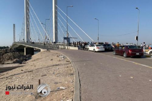 بالفيديو.. محتجون يقطعون جسر الحضارات في الناصرية