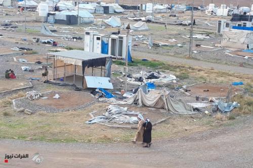 الهجرة تعلن إغلاق 15 مخيماً وتجري استبياناً للنازحين