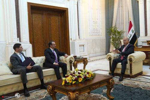 صالح ومساعد وزير الخارجية الامريكي يبحثان ضرورة حماية سيادة العراق