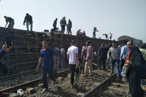 بالفيديو والصور.. خروج قطار عن القضبان في مصر ووقوع ضحايا