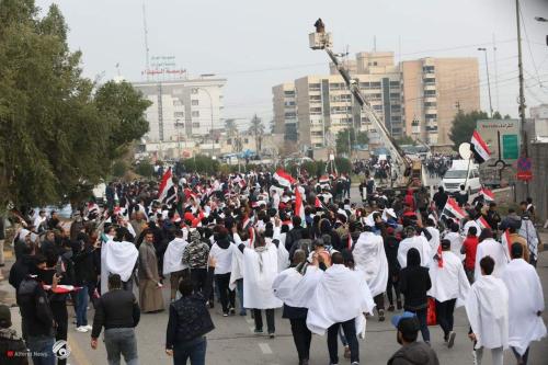 كلمة السيد الصدر في تظاهرات الجمعة ويعلن "التوقف المؤقت للمقاومة"
