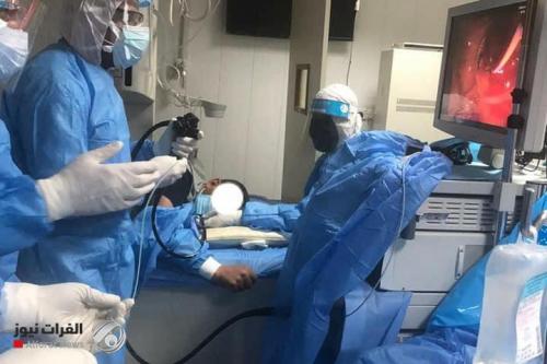 بالصور.. إجراء عملية تنظير طارئة لمريض مصاب بكورونا  بمدينة الطب