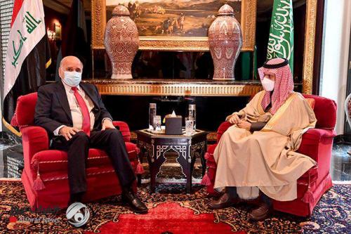 وزير الخارجية يشيد بمسار العلاقات الثنائية بين بغداد والرياض