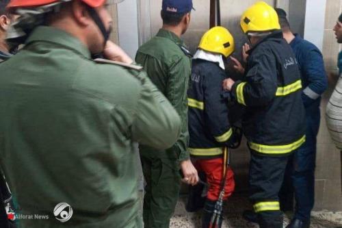 بالصور.. مريض ومرافقوه ينجون من مصعد الموت في مستشفى الكاظمية