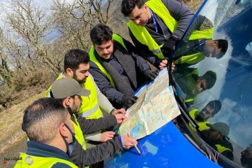 بالصور.. طلاب عراقيون ينضمون لفرق الانقاذ اليونانية بحثاً عن زميلهم المفقود