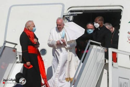 بالفيديو.. لحظة وصول بابا الفاتيكان الى مطار بغداد
