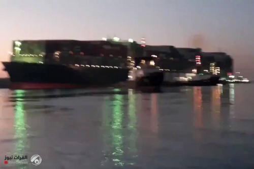 بالفيديو.. السفينة الجانحة بعد تعويمها في قناة السويس