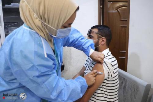 بالصور.. سير عملية التطعيم في مستشفى اليرموك ..5 الاف مواطن تلقوا اللقاح