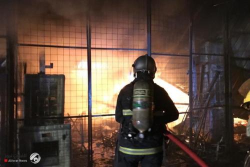 بالفيديو والصور.. إخماد حريق كبير في سوق الآثوريين جنوبي بغداد