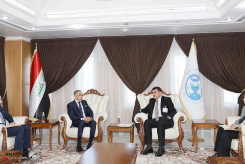 وزير الموارد والسفير المصري يبحثان تبادل الخبرات في مجال المياه والسدود