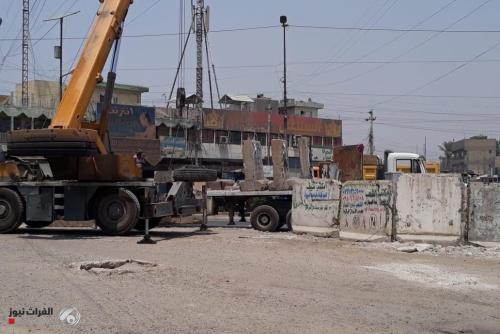 رفع الكتل الكونكريتية عن موقع مغلق منذ 2005 شمالي بغداد