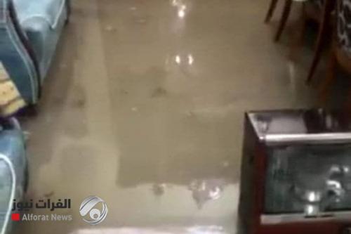 بالفيديو.. غرق محلة في السيدية لإنكسار أنبوب ماء رئيس