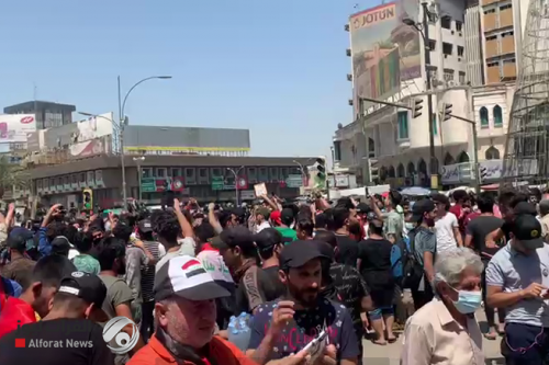 بالفيديو.. توافد المتظاهرين الى ساحة التحرير