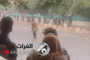 بالفيديو.. قوات الشغب تضرب فتاة وسائق {تك تك} في الخلاني