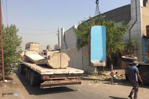 بالصور.. رفع الكتل الكونكريتية عن موقع وسط بغداد