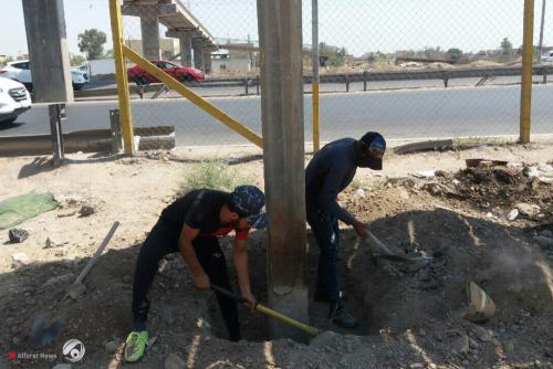 بالصور.. صيانة عدد من مجسرات المشاة في بغداد